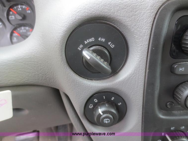 image for item D2228 2005 Chevrolet TrailBlazer EXT LS SUV