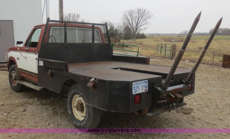 image for item D2234 1984 Ford F250 flatbed pickup truck