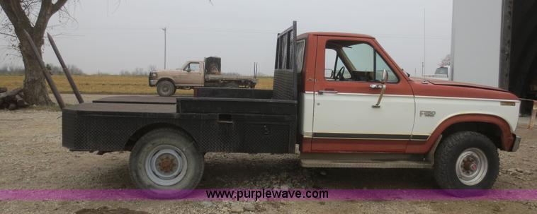 image for item D2234 1984 Ford F250 flatbed pickup truck