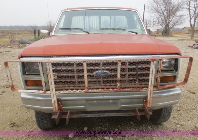 image for item D2234 1984 Ford F250 flatbed pickup truck