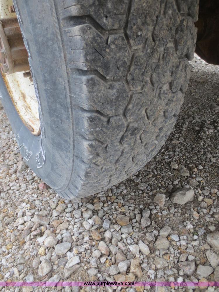 image for item D2234 1984 Ford F250 flatbed pickup truck