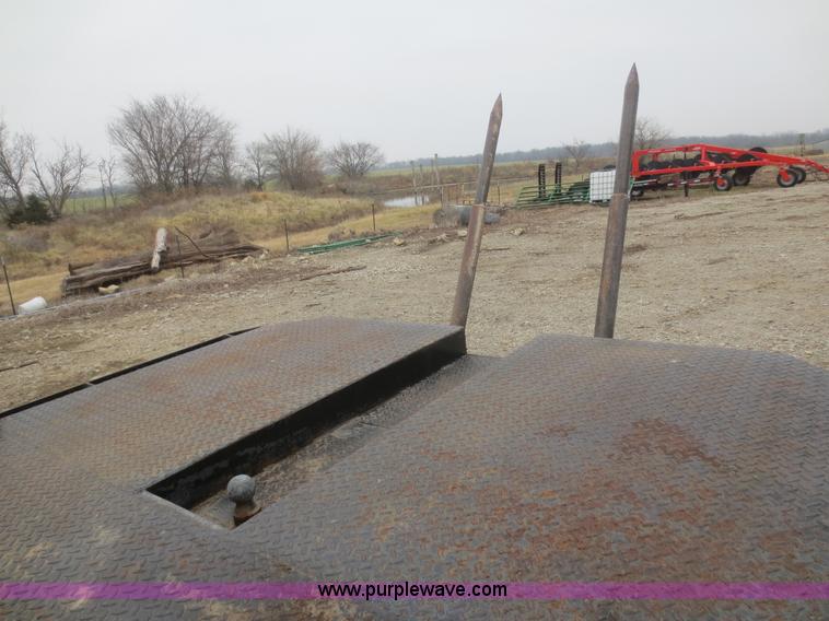 image for item D2234 1984 Ford F250 flatbed pickup truck