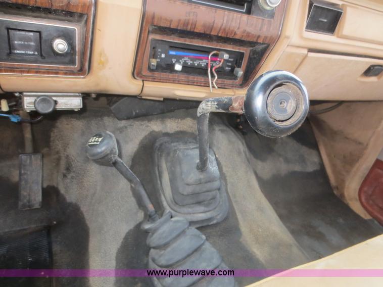 image for item D2234 1984 Ford F250 flatbed pickup truck