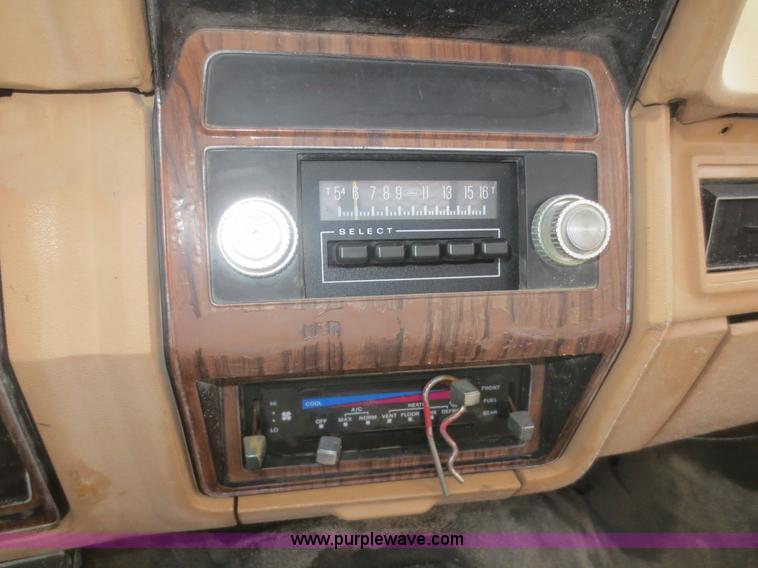 image for item D2234 1984 Ford F250 flatbed pickup truck