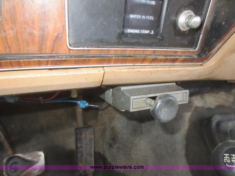 image for item D2234 1984 Ford F250 flatbed pickup truck