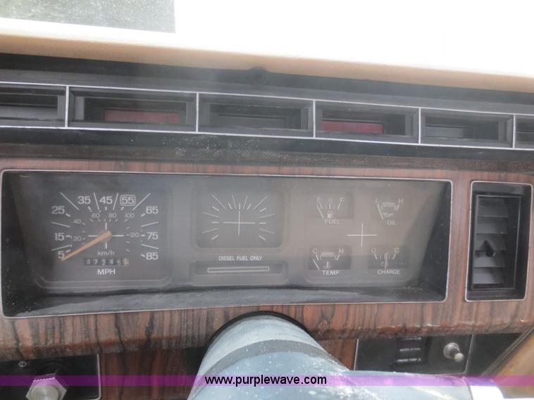 image for item D2234 1984 Ford F250 flatbed pickup truck