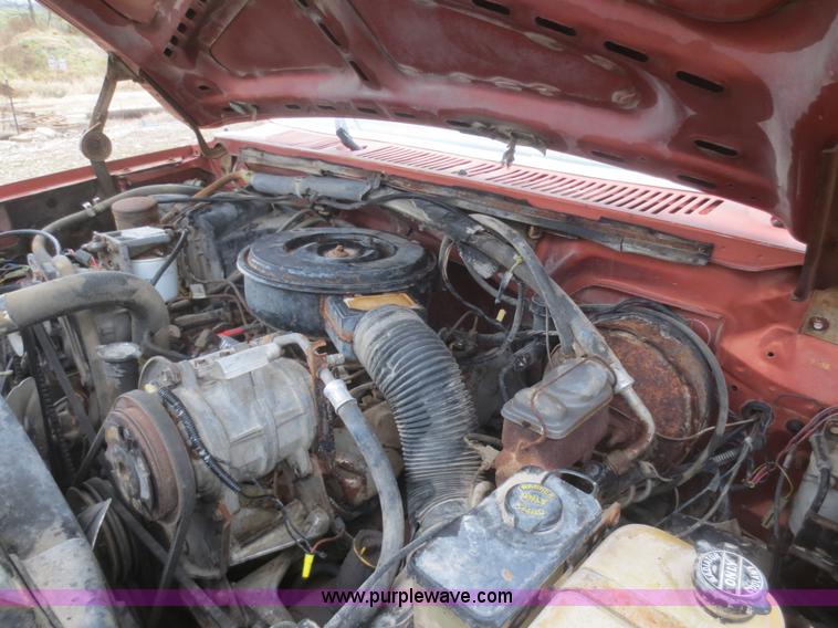 image for item D2234 1984 Ford F250 flatbed pickup truck