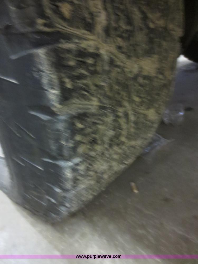 image for item D2240 2010 Dodge Ram 2500 HD Crew Cab flatbed pickup truck