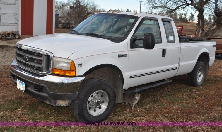 image for item F2160 2000 Ford F250 Super Duty XLT SuperCab pickup truck