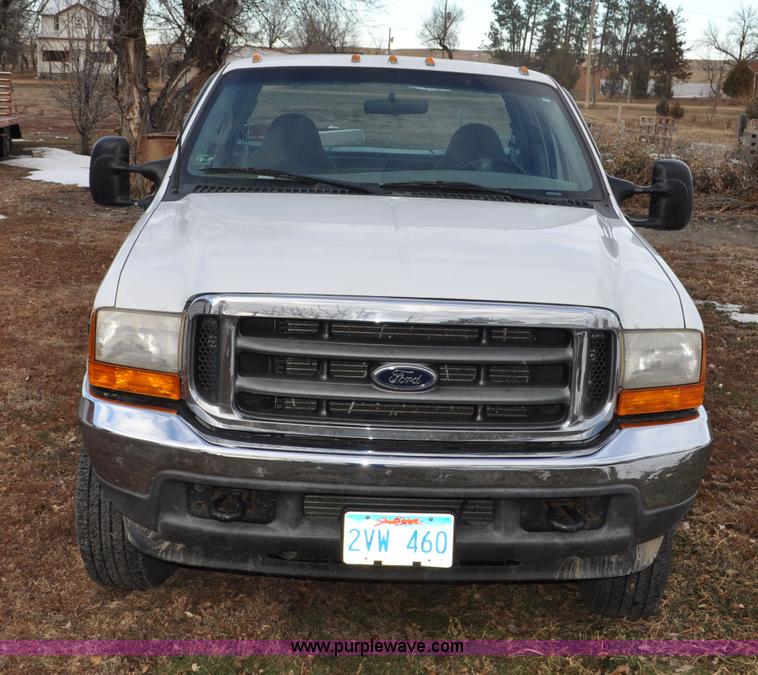 image for item F2160 2000 Ford F250 Super Duty XLT SuperCab pickup truck