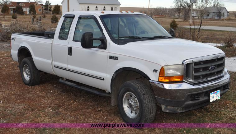 image for item F2160 2000 Ford F250 Super Duty XLT SuperCab pickup truck