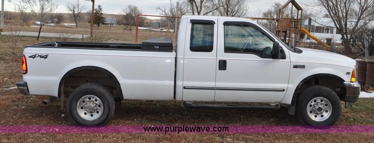 image for item F2160 2000 Ford F250 Super Duty XLT SuperCab pickup truck