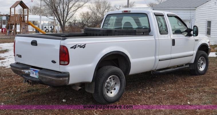 image for item F2160 2000 Ford F250 Super Duty XLT SuperCab pickup truck