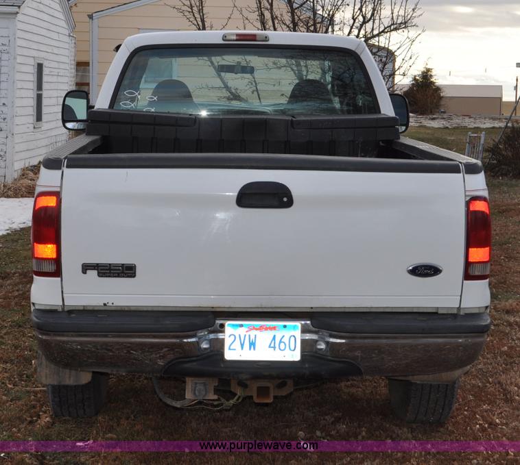 image for item F2160 2000 Ford F250 Super Duty XLT SuperCab pickup truck