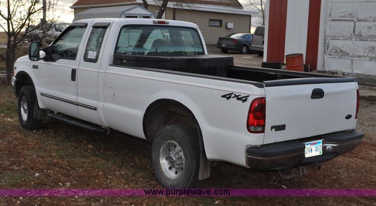 image for item F2160 2000 Ford F250 Super Duty XLT SuperCab pickup truck