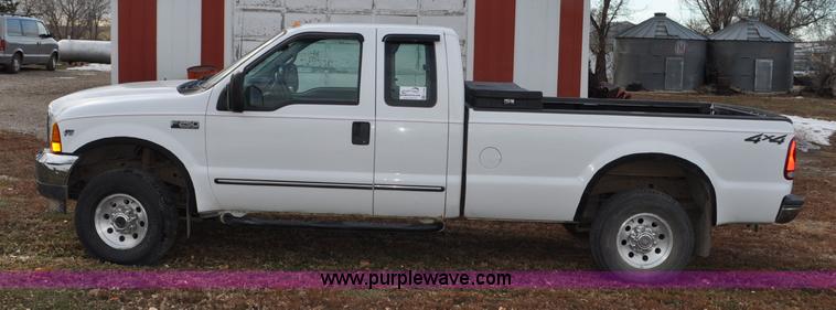 image for item F2160 2000 Ford F250 Super Duty XLT SuperCab pickup truck