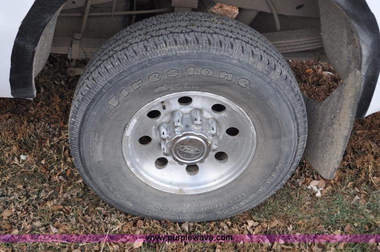 image for item F2160 2000 Ford F250 Super Duty XLT SuperCab pickup truck