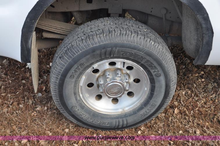 image for item F2160 2000 Ford F250 Super Duty XLT SuperCab pickup truck