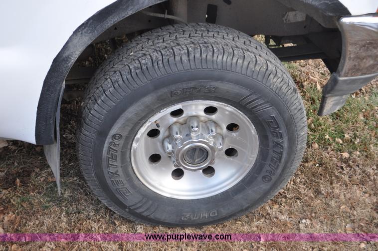 image for item F2160 2000 Ford F250 Super Duty XLT SuperCab pickup truck