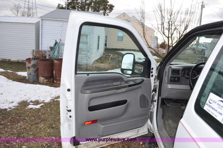 image for item F2160 2000 Ford F250 Super Duty XLT SuperCab pickup truck