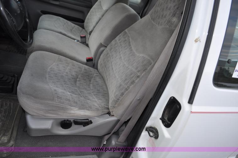 image for item F2160 2000 Ford F250 Super Duty XLT SuperCab pickup truck