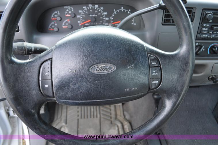 image for item F2160 2000 Ford F250 Super Duty XLT SuperCab pickup truck