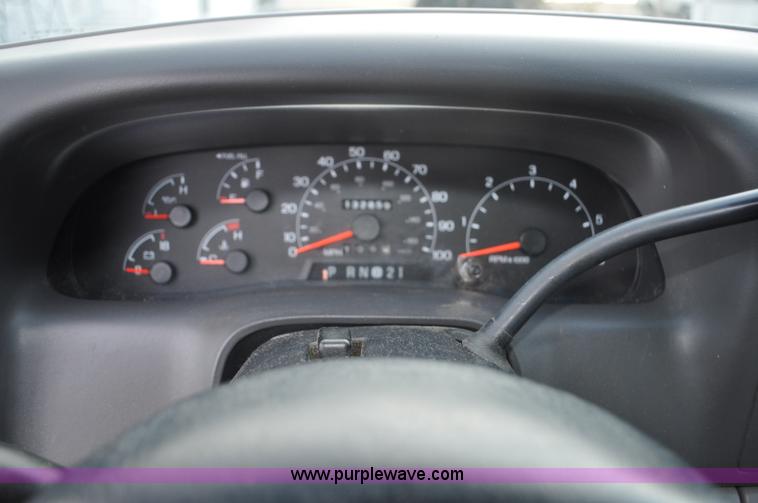 image for item F2160 2000 Ford F250 Super Duty XLT SuperCab pickup truck