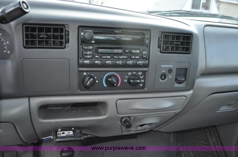 image for item F2160 2000 Ford F250 Super Duty XLT SuperCab pickup truck