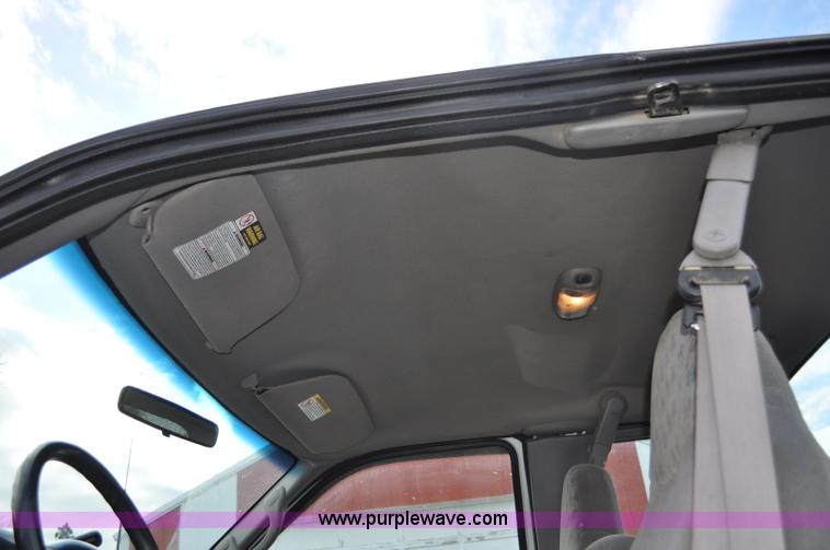 image for item F2160 2000 Ford F250 Super Duty XLT SuperCab pickup truck