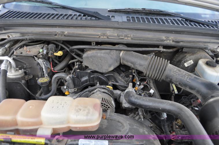 image for item F2160 2000 Ford F250 Super Duty XLT SuperCab pickup truck