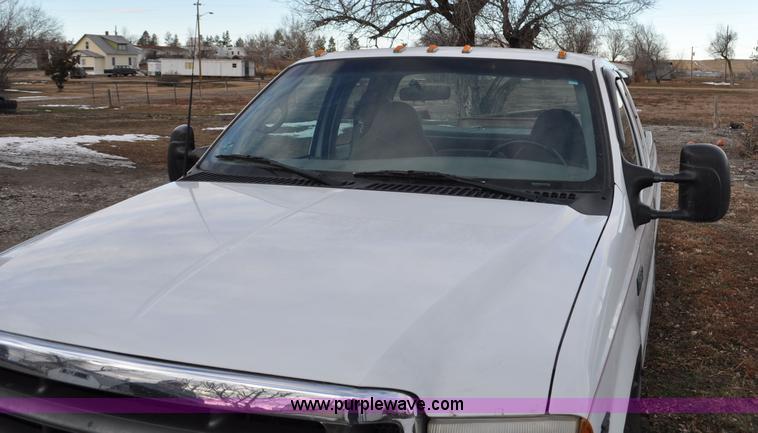 image for item F2160 2000 Ford F250 Super Duty XLT SuperCab pickup truck
