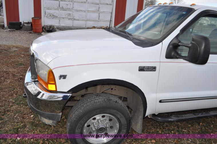 image for item F2160 2000 Ford F250 Super Duty XLT SuperCab pickup truck