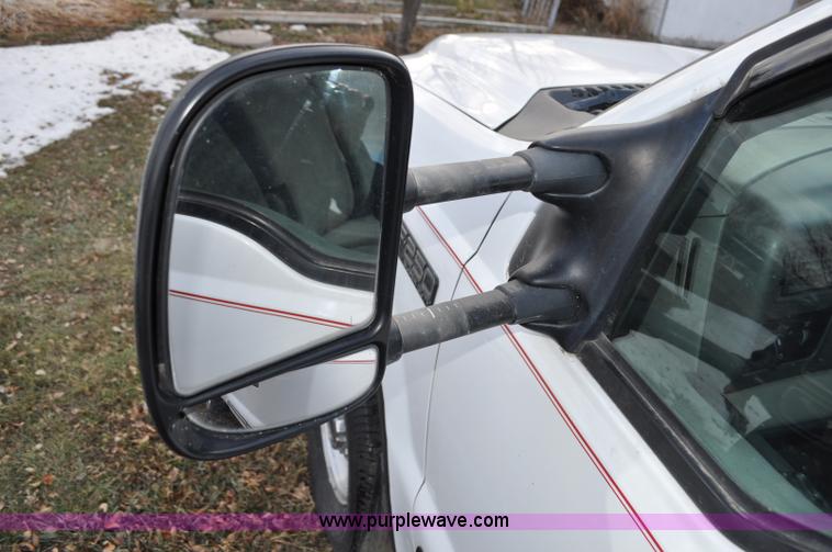 image for item F2160 2000 Ford F250 Super Duty XLT SuperCab pickup truck