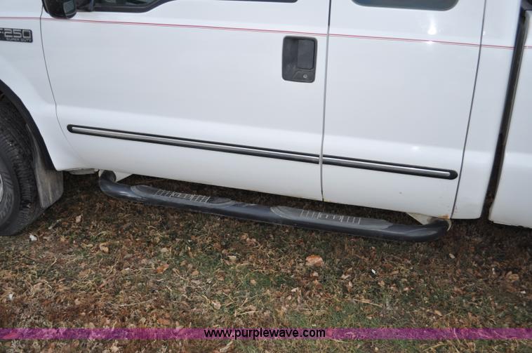 image for item F2160 2000 Ford F250 Super Duty XLT SuperCab pickup truck