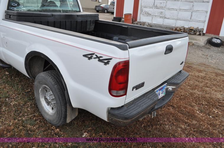 image for item F2160 2000 Ford F250 Super Duty XLT SuperCab pickup truck