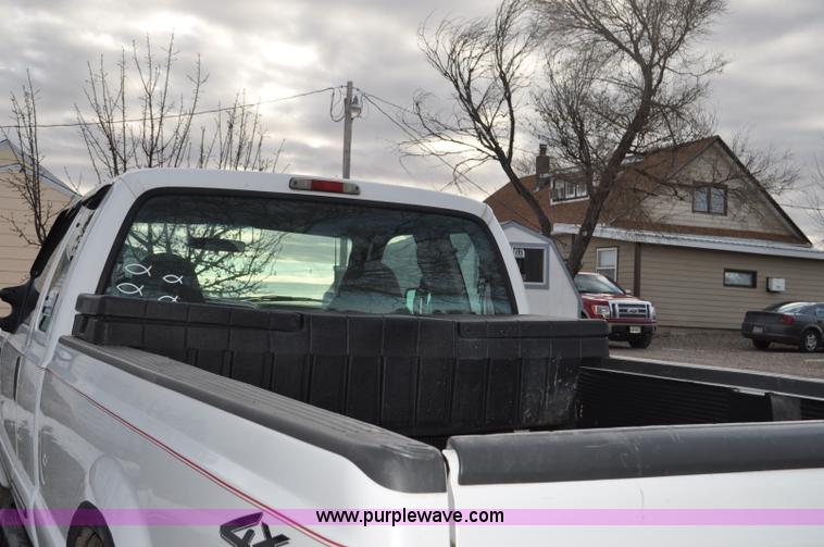 image for item F2160 2000 Ford F250 Super Duty XLT SuperCab pickup truck
