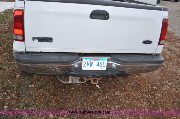 image for item F2160 2000 Ford F250 Super Duty XLT SuperCab pickup truck