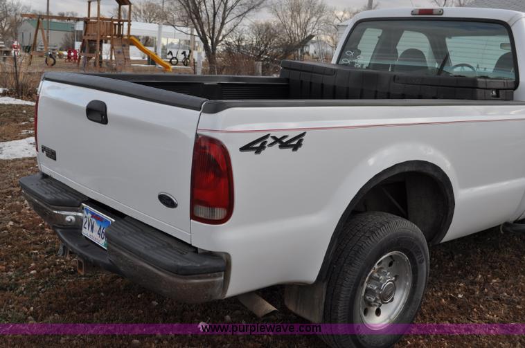 image for item F2160 2000 Ford F250 Super Duty XLT SuperCab pickup truck
