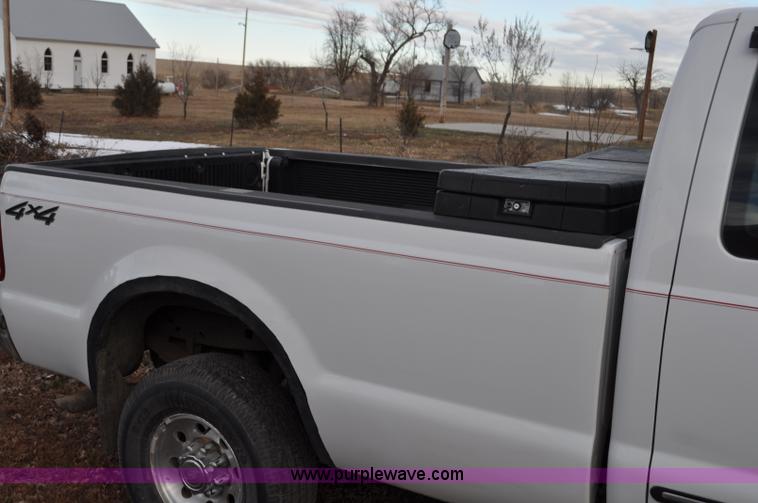 image for item F2160 2000 Ford F250 Super Duty XLT SuperCab pickup truck
