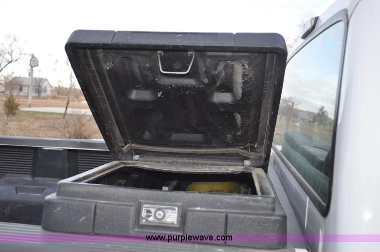 image for item F2160 2000 Ford F250 Super Duty XLT SuperCab pickup truck