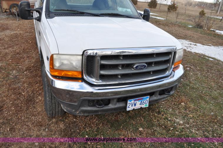 image for item F2160 2000 Ford F250 Super Duty XLT SuperCab pickup truck