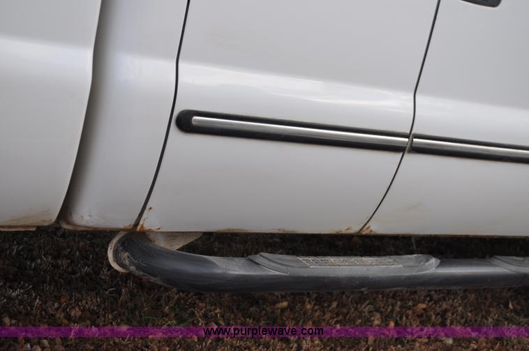 image for item F2160 2000 Ford F250 Super Duty XLT SuperCab pickup truck