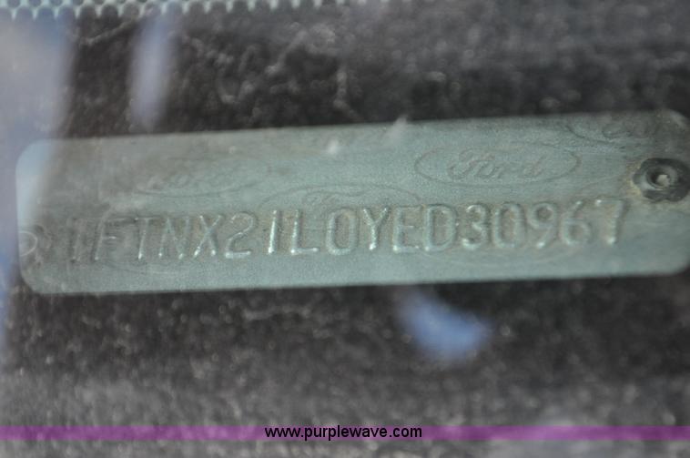 image for item F2160 2000 Ford F250 Super Duty XLT SuperCab pickup truck