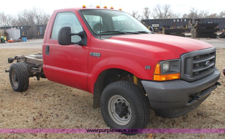 image for item F3394 2001 Ford F350 Super Duty XL pickup truck cab and chassis