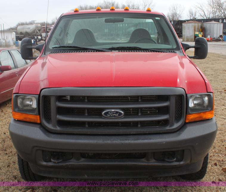 image for item F3394 2001 Ford F350 Super Duty XL pickup truck cab and chassis