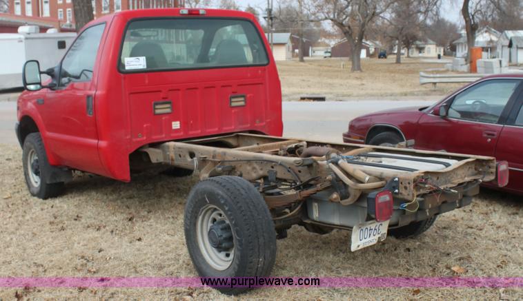 image for item F3394 2001 Ford F350 Super Duty XL pickup truck cab and chassis