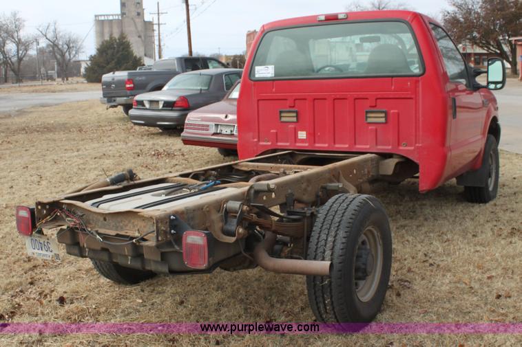 image for item F3394 2001 Ford F350 Super Duty XL pickup truck cab and chassis