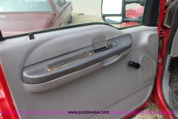 image for item F3394 2001 Ford F350 Super Duty XL pickup truck cab and chassis