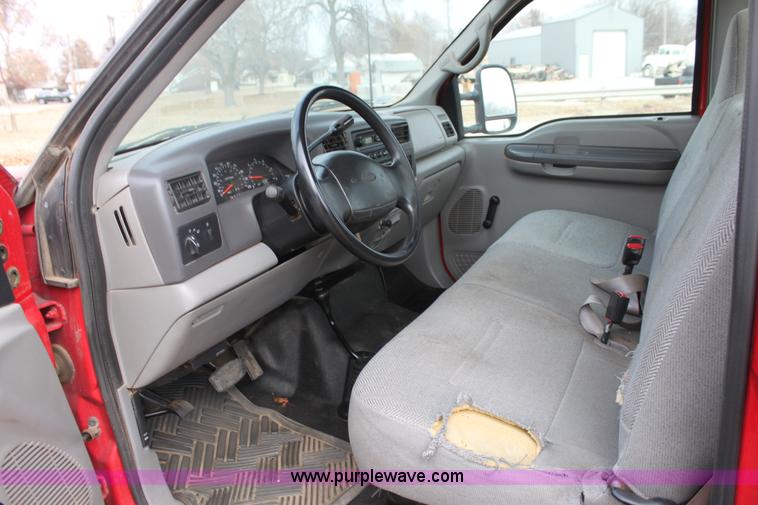 image for item F3394 2001 Ford F350 Super Duty XL pickup truck cab and chassis