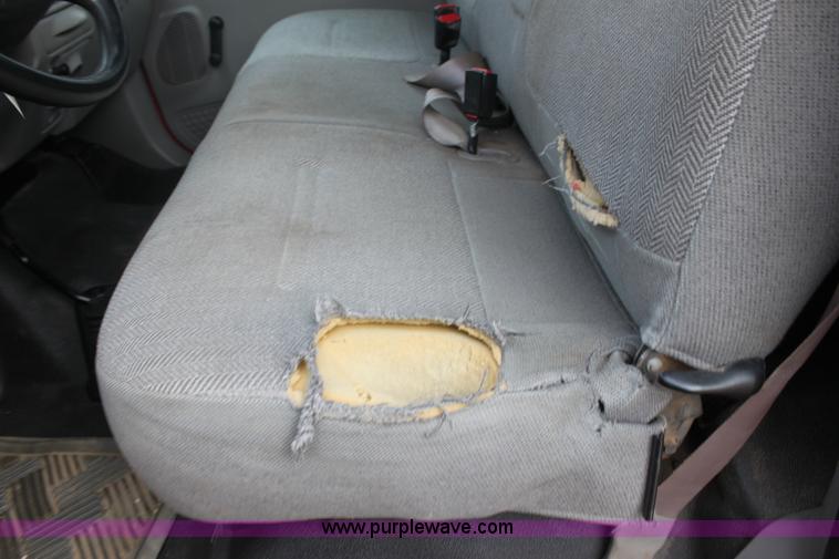 image for item F3394 2001 Ford F350 Super Duty XL pickup truck cab and chassis